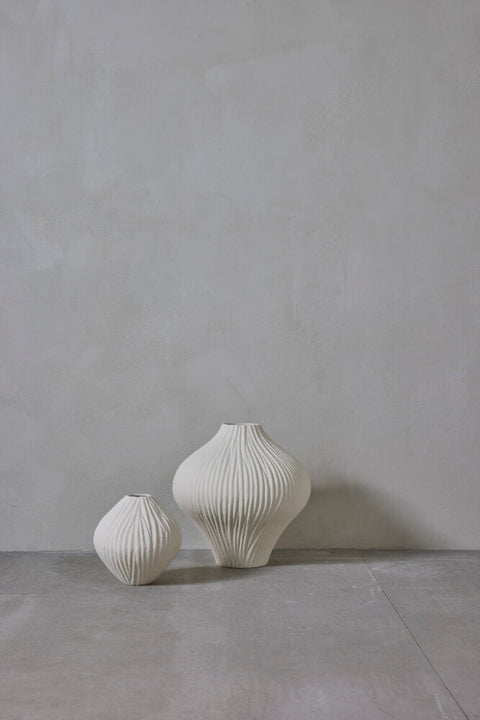 Esmia vase H21 cm. blanc cassé