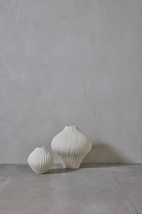 Esmia vase décorative H34,5 cm. blanc cassé